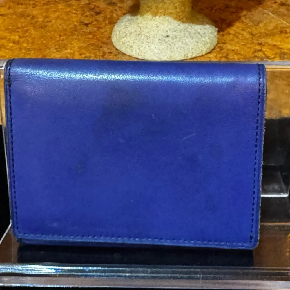 Yves Saint Laurent (YSL) purple leather trifold wallet. VINTAGE - Picture 4 of 11